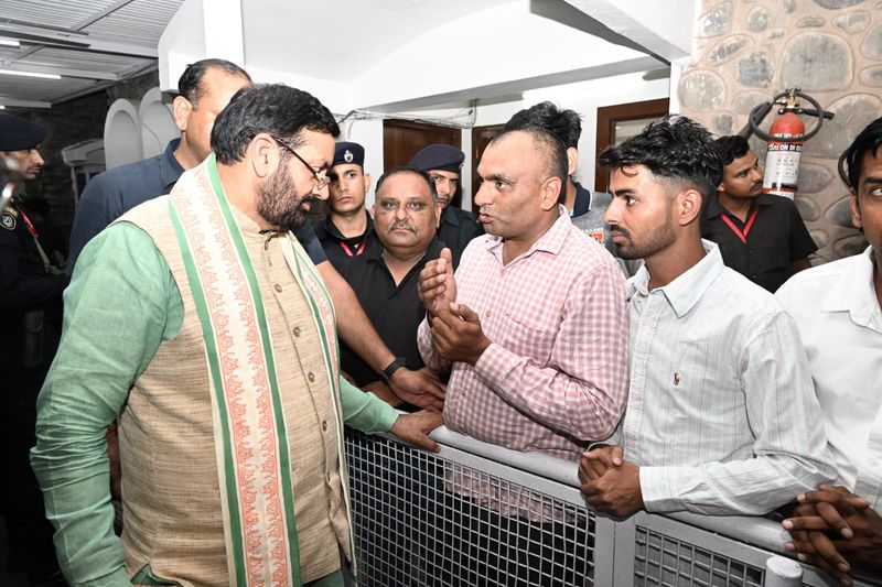 डेहा बस्ती से हटाए अवैध कब्जों को लेकर संदीप सैनी ने मुख्यमंत्री से चर्चा की - dainiktribuneonline.com