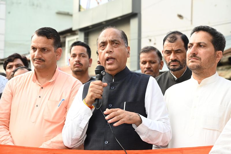 गांधी परिवार को खुश करने में संसाधन बहा रहे सीएम : जयराम ठाकुर - dainiktribuneonline.com