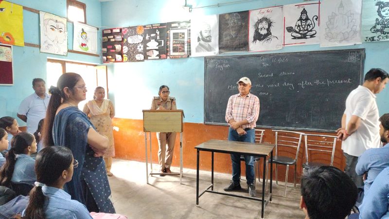 ऑनलाइन ऑफर के झांसे में आने से बचें विद्यार्थी - dainiktribuneonline.com