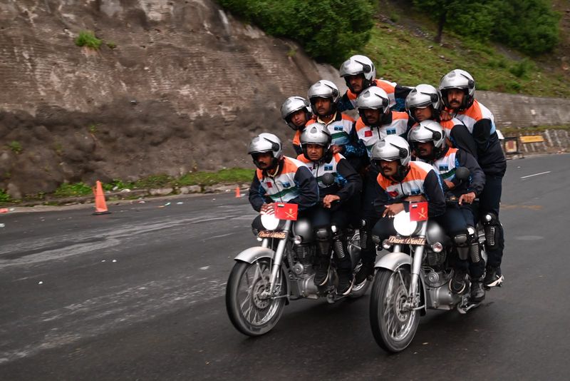 Dare Devils : 2 बाइक पर 10 जवान... 9.8 km लंबी अटल टनल में डेयर डेविल्स ने 9 मिनट 47 सेकंड में कैसे किया यह चमत्कार? - dainiktribuneonline.com