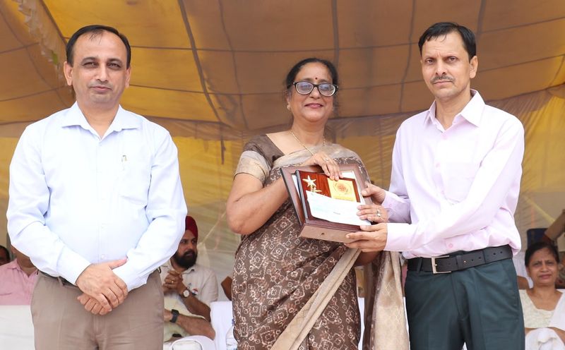 वैज्ञानिक सोच और नैतिक मूल्यों के साथ आगे बढ़ें युवा : प्रो. मीनाक्षी गोयल - dainiktribuneonline.com