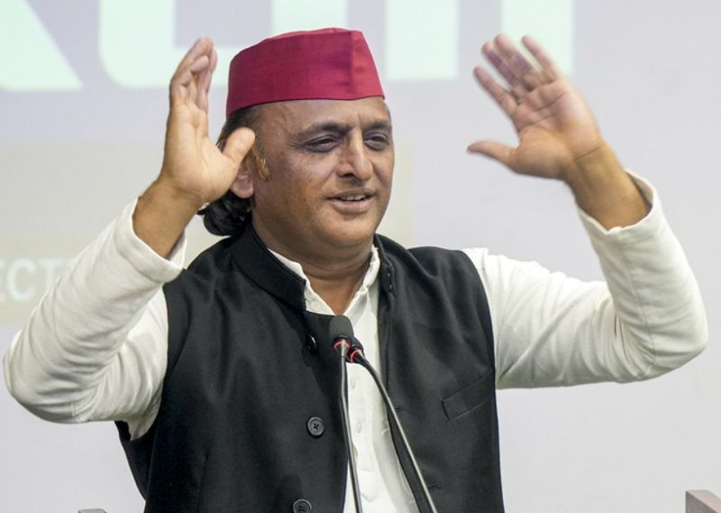 सरकार को आखिर GEN-Z के आगे झुकना पड़ा... छात्रों के संघर्ष को अखिलेश ने बताया जीत, सरकार से मांगी जवाबदेही - dainiktribuneonline.com