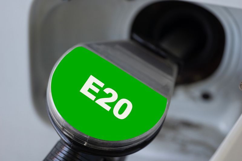 E-20 Fuel: केजरीवाल का ऐलान, ई-20 ईंधन पर वाहन कंपनियों से लिखित प्रतिबद्धता ली जाएगी - dainiktribuneonline.com