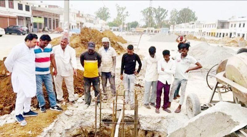 चेयरमैन विजेंद्र मैहला ने मंडी में चल रहे शैड निर्माण कार्य का किया निरीक्षण - dainiktribuneonline.com