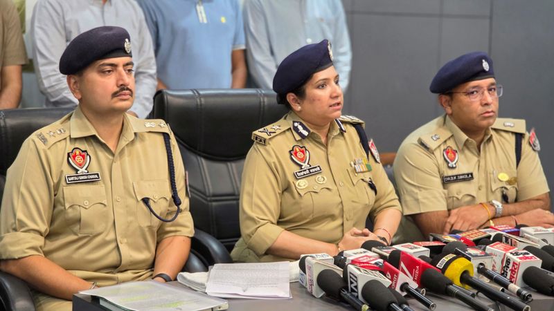 मोगा पुलिस स्टेशन पर ग्रेनेड हमले में 3 महिलाओं समेत 17 गिरफ्तार - dainiktribuneonline.com