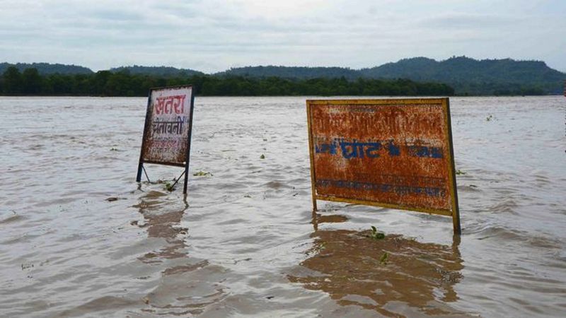 Ganga Near Danger: हरिद्वार में गंगा उफान पर, चेतावनी स्तर के करीब पहुंचते ही बाढ़ चौकियां सक्रिय - dainiktribuneonline.com