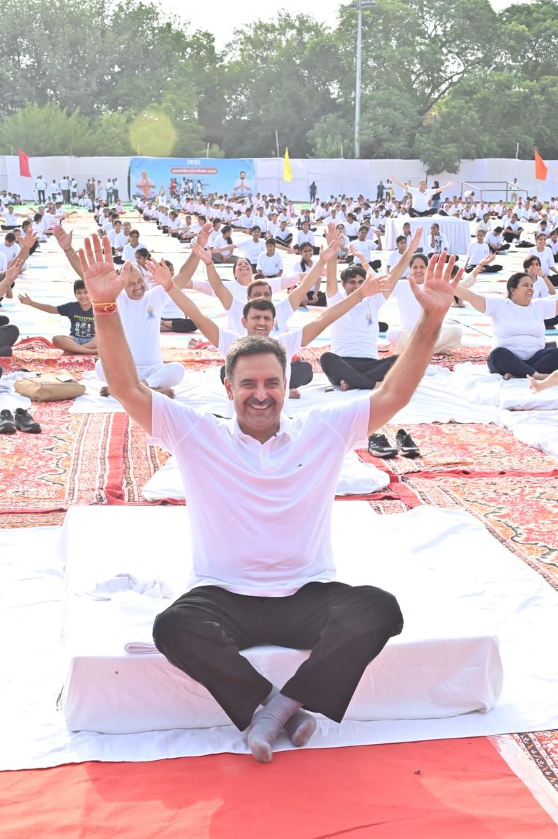 योगमय हुआ हरियाणा : प्रदेशभर में योग युक्त-नशा मुक्त संकल्प के साथ मनाया उत्सव - dainiktribuneonline.com