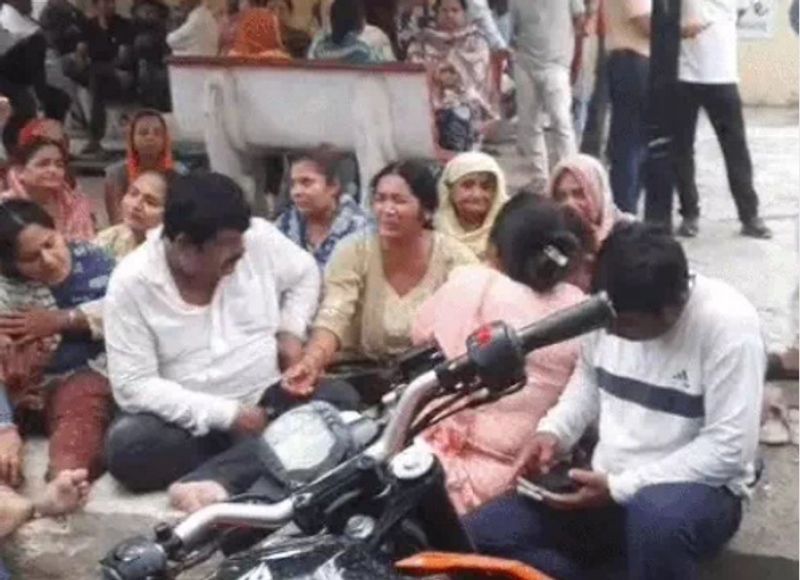 स्कूटी फिसलने पर खंभे से टकराया बी-फार्मेसी का छात्र, सिर पर गंभीर चोट लगने से मौत - dainiktribuneonline.com