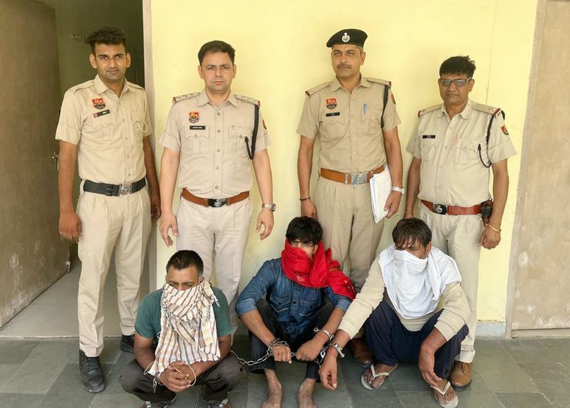 Crime Alert : गुमशुदा बुजुर्ग की हत्या कर आग लगाई, शव पूरी तरह जलने तक करते रहे निगरानी; 3 गिरफ्तार - dainiktribuneonline.com