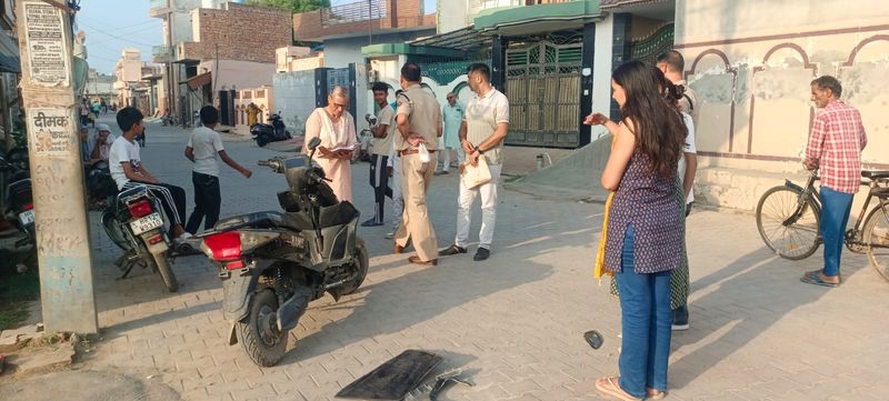 कलानौर में दिनदहाड़े हमला : शौचालय में छिपे युवक पर दरवाजा भेदकर फायरिंग - dainiktribuneonline.com