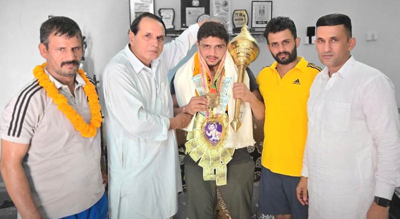गांव कालूवास के युवा पहलवान साहिल ने जीता हिंद केसरी का खिताब - dainiktribuneonline.com