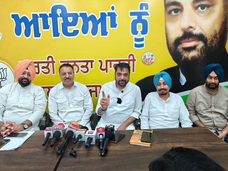 राजपुरा में व्यापारी के दफ्तर पर दिनदहाड़े फायरिंग, कानून व्यवस्था पर भाजपा ने उठाए सवाल - dainiktribuneonline.com