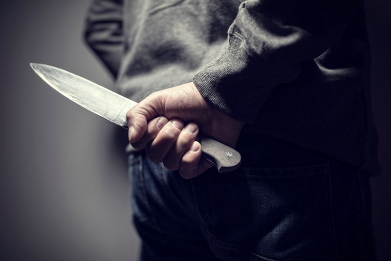 हांसी में शराब पीने के विवाद में होटल मालिक ने ग्राहक को मारा चाकू, गंभीर घायल - dainiktribuneonline.com