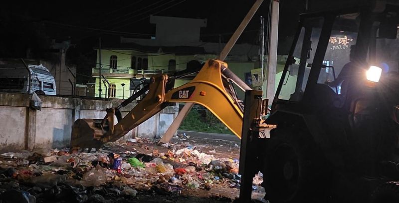 पंजाब में सफाई कर्मचारियों की हड़ताल खत्म, JCB से शुरू हुआ कूड़ा हटाने का अभियान - dainiktribuneonline.com