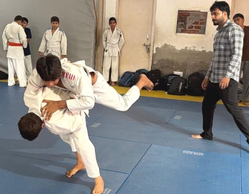सॉफ्टबॉल में घुसकानी का दबदबा, जूडो में सुमित ने जीता स्वर्ण - dainiktribuneonline.com