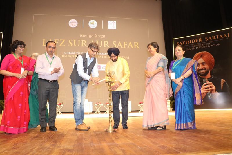 PU ALUMNI TALK : इरशाद कामिल और सतिंदर सरताज के ‘लफ्ज़ और सुर’ ने बांधा समां - dainiktribuneonline.com