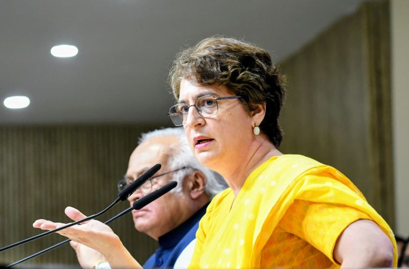 शिमला पहुंचीं कांग्रेस की राष्ट्रीय महासचिव प्रियंका गांधी - dainiktribuneonline.com