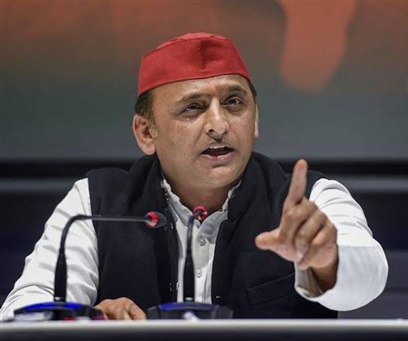 Double Engine Politics: अखिलेश ने भाजपा पर कसा तंज, बोले- आपसी टकराव ने डबल इंजन को ट्रबल इंजन बना दिया - dainiktribuneonline.com