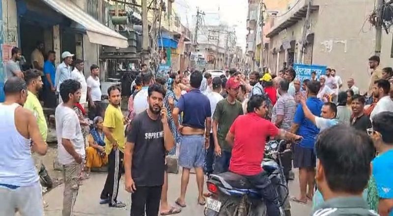 बिजली संकट से लोगों में आया उबाल, पानी की किल्लत पर शहर में सड़क पर लगाया जाम - dainiktribuneonline.com