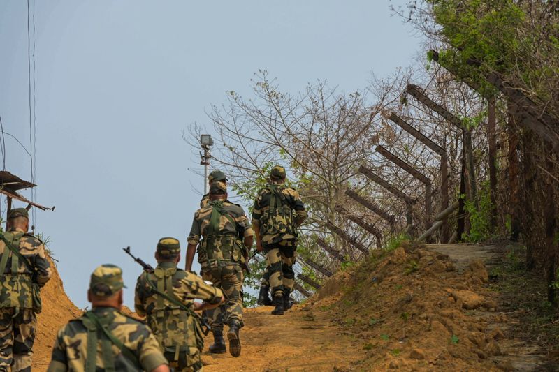BSF-BGB Meeting : बदल गई बंगाल और बांग्लादेश की सियासत, आखिर पुशबैक और घुसपैठ पर बीएसएफ-बीजीबी में क्या बनी रणनीति? - dainiktribuneonline.com