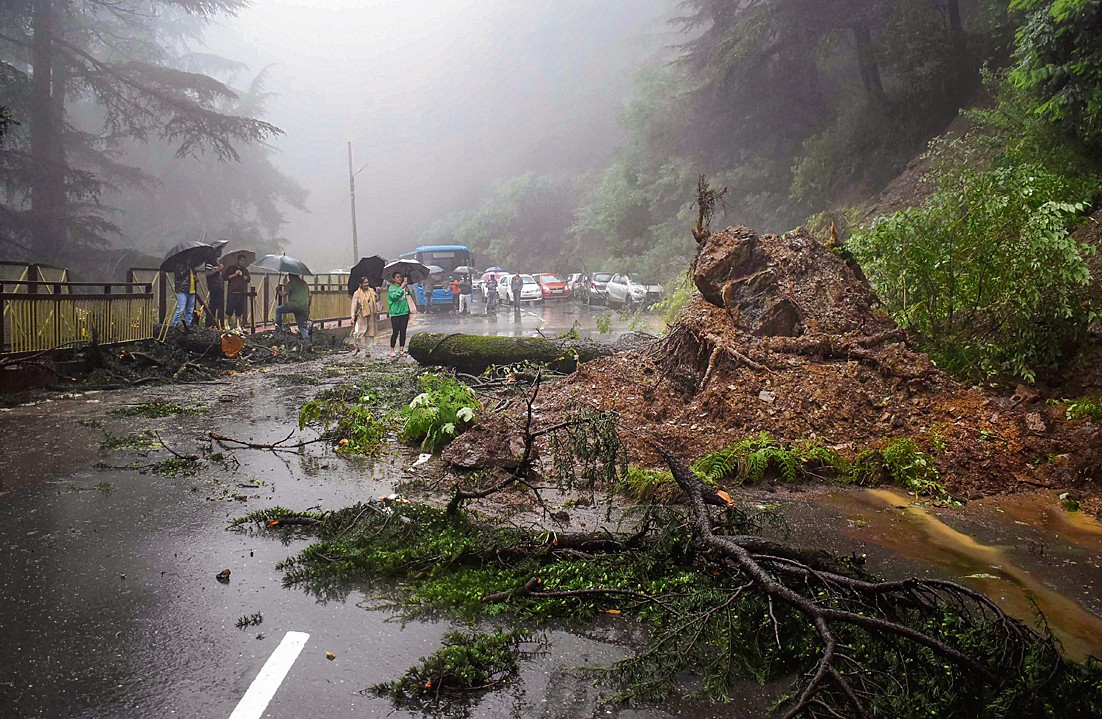 Rain havoc again in Himachal, 8 people died, 2 missing