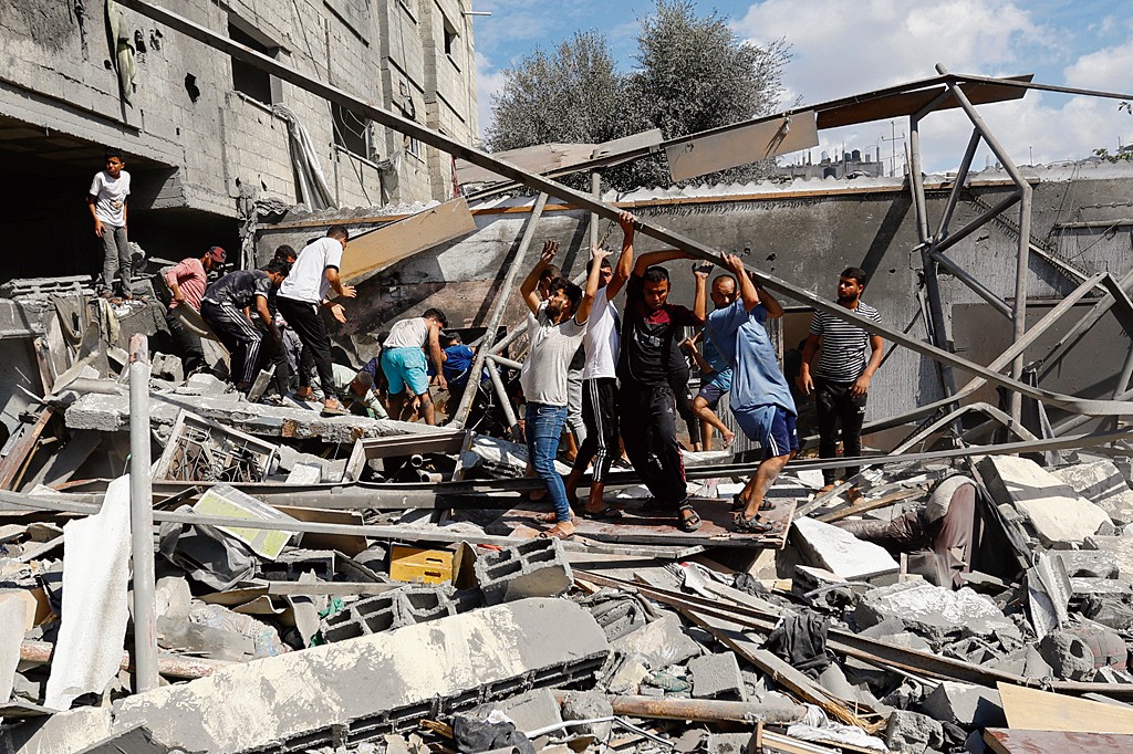 गाजा पर इस्राइली बमबारी में कई मौतें
