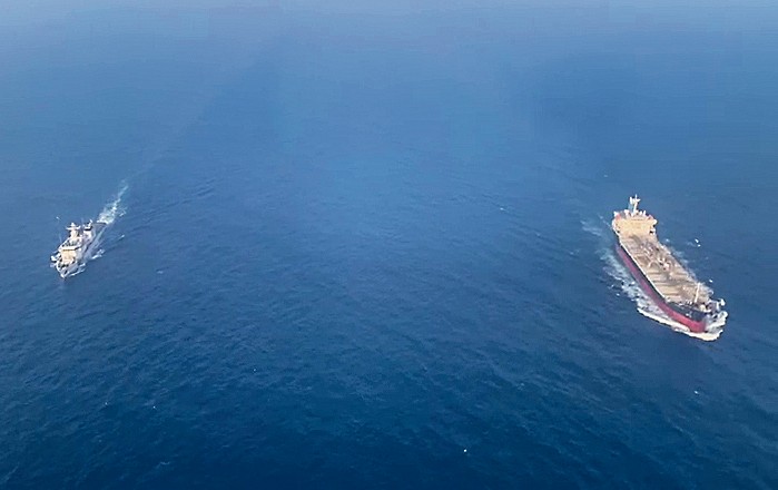 मालवाहक जहाज पर ड्रोन हमले की जांच में जुटी नौसेना